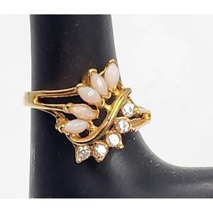 Vintage Signed Uncas‎ Ring Gold Tone Opal & Rhinestone Cocktail Ring